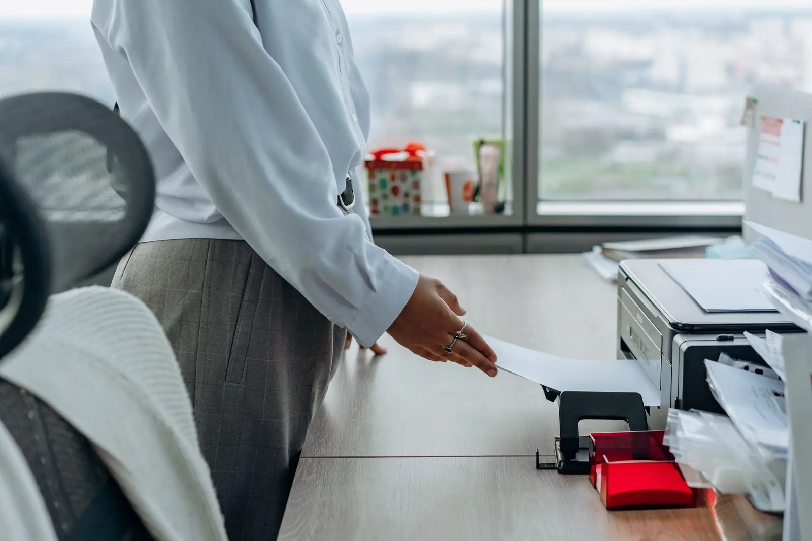 Person taking a printed page from an office printer